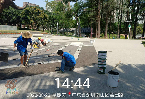 深圳南山公園透水膠粘石路面工程